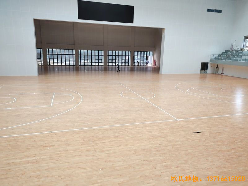 四川達(dá)州文理學(xué)院體育木地板安裝案例