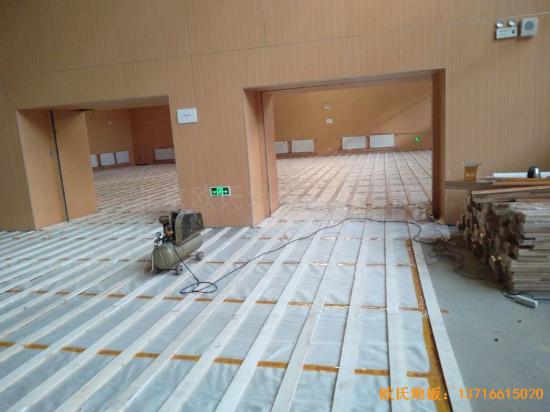 山東青島市李滄區(qū)佛耳崖小學(xué)運(yùn)動(dòng)木地板鋪設(shè)案例