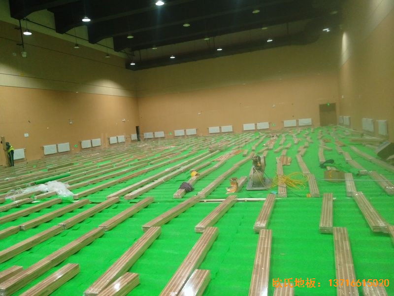 山東青島市李滄區(qū)佛耳崖小學(xué)運(yùn)動(dòng)木地板鋪設(shè)案例