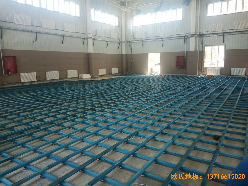 新疆克拉瑪依市獨山子虹園小區(qū)體育館體育木地板施工案例