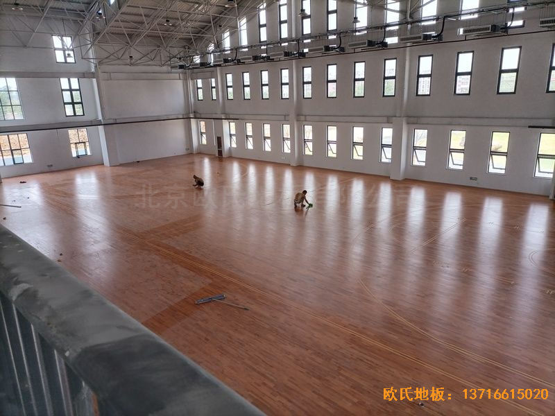 江蘇宿遷運(yùn)河路學(xué)校運(yùn)動(dòng)木地板安裝案例
