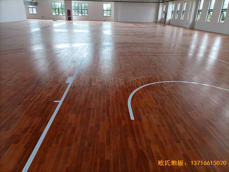 江蘇宿遷運(yùn)河路學(xué)校運(yùn)動(dòng)木地板安裝案例