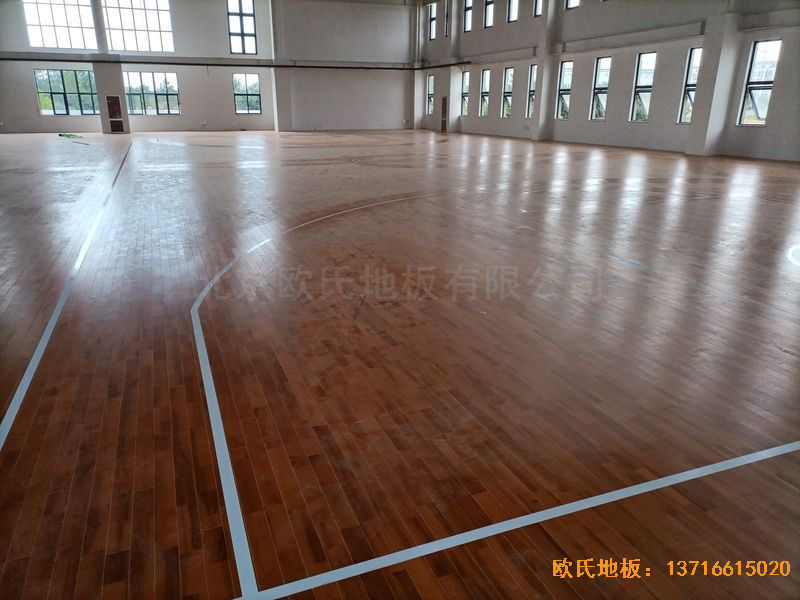 江蘇宿遷運(yùn)河路學(xué)校運(yùn)動(dòng)木地板安裝案例