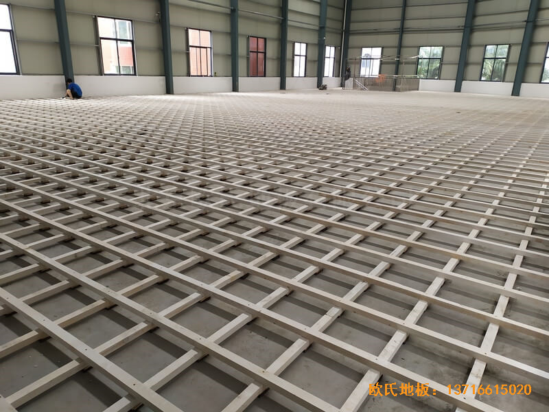 福建恒發(fā)鞋業(yè)公司籃球館運(yùn)動(dòng)地板鋪裝案例1