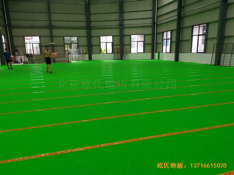 福建恒發(fā)鞋業(yè)公司籃球館運(yùn)動(dòng)地板鋪裝案例2