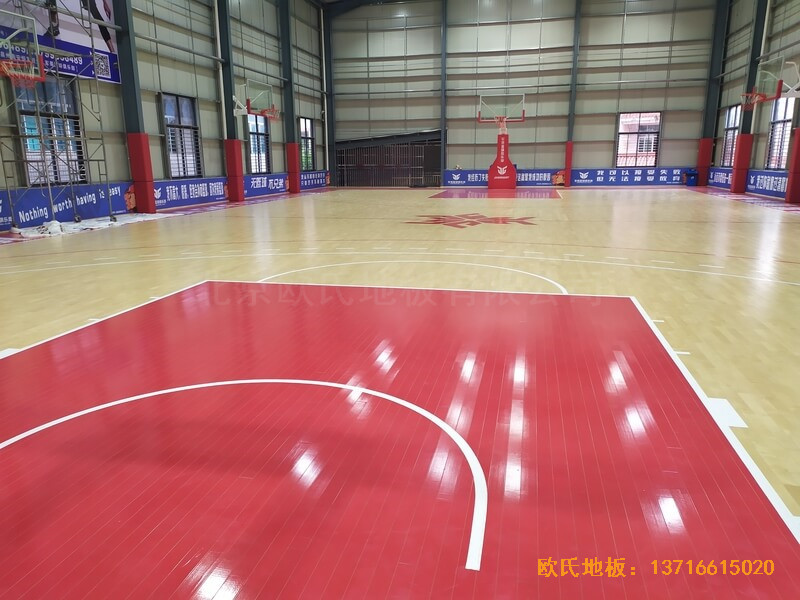 福建恒發(fā)鞋業(yè)公司籃球館運(yùn)動(dòng)地板鋪裝案例5