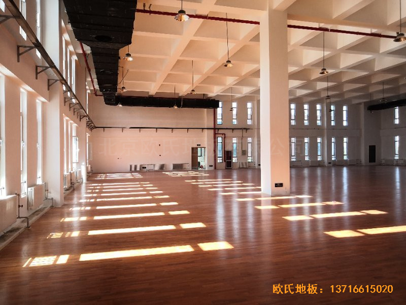 北京房山長陽小學(xué)籃球訓(xùn)練館體育木地板鋪裝案例4