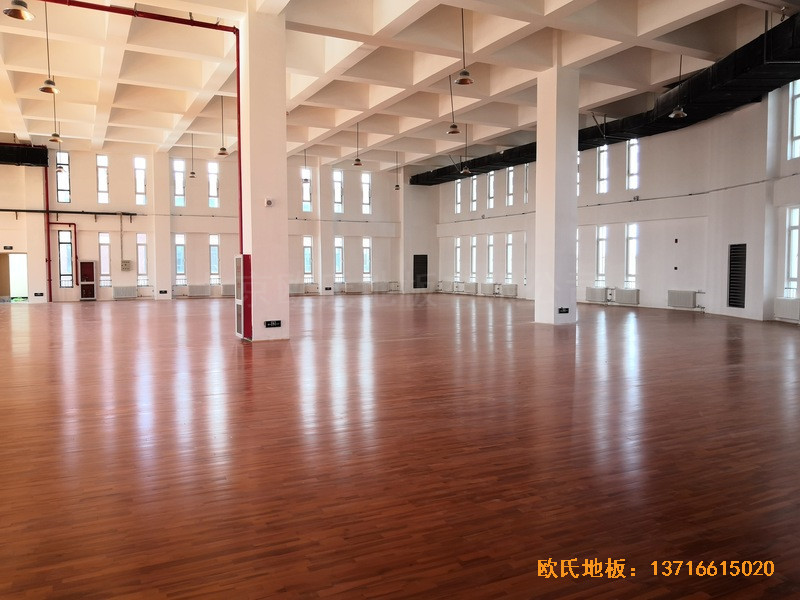 北京房山長陽小學(xué)籃球訓(xùn)練館體育木地板鋪裝案例5
