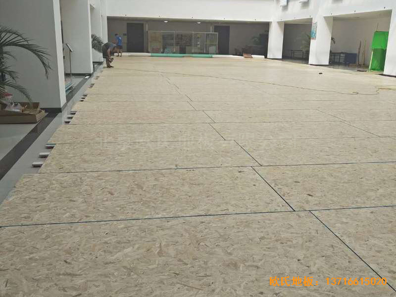 山東荷澤定陶新一中籃球館運(yùn)動(dòng)地板鋪設(shè)案例2