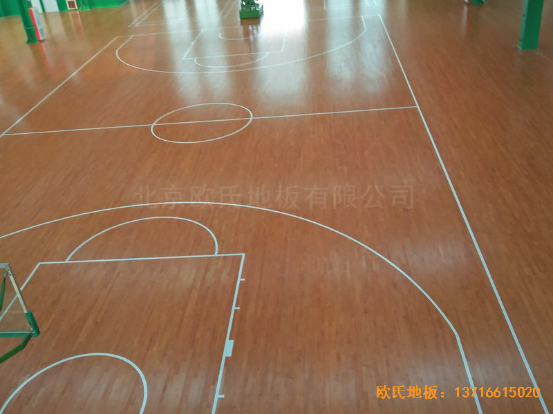 山東荷澤定陶新一中籃球館運(yùn)動(dòng)地板鋪設(shè)案例3