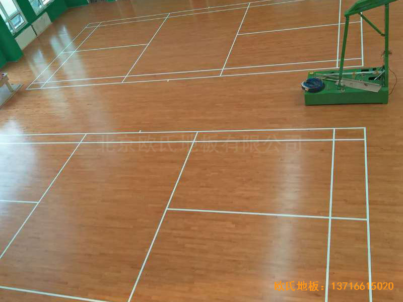 山東荷澤定陶新一中籃球館運(yùn)動(dòng)地板鋪設(shè)案例4