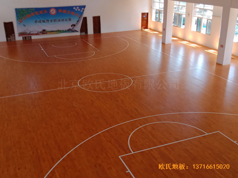 山東菏澤第六實(shí)驗(yàn)小學(xué)籃球館體育木地板施工案例0