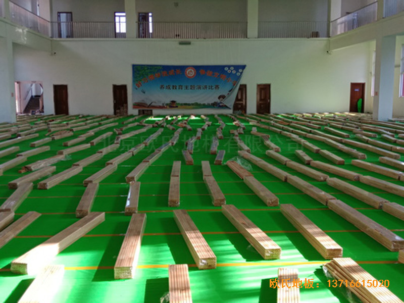 山東菏澤第六實(shí)驗(yàn)小學(xué)籃球館體育木地板施工案例2