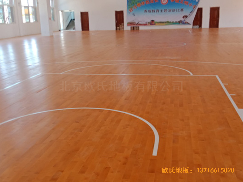 山東菏澤第六實(shí)驗(yàn)小學(xué)籃球館體育木地板施工案例4
