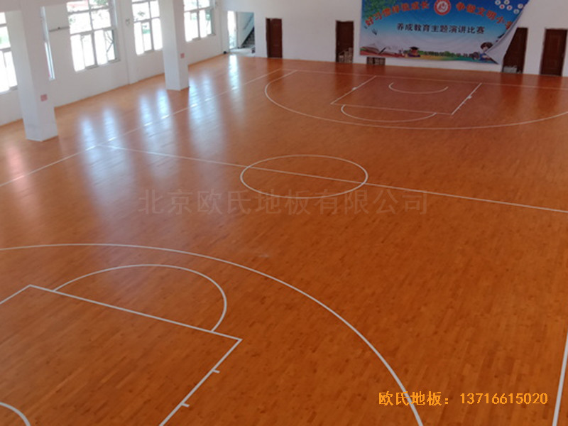山東菏澤第六實(shí)驗(yàn)小學(xué)籃球館體育木地板施工案例5