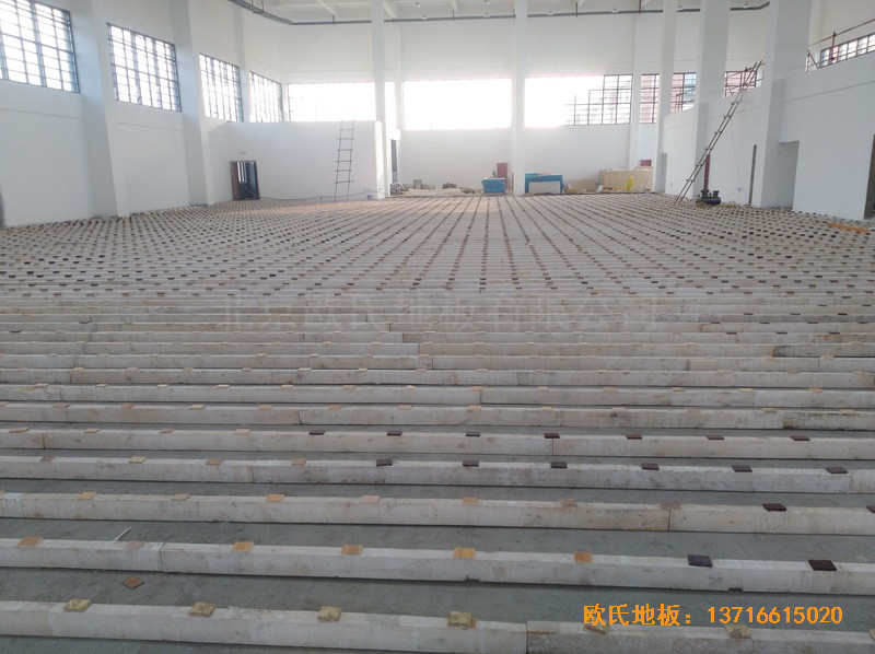江蘇徐州悅城小學(xué)籃球館運(yùn)動(dòng)木地板施工案例1