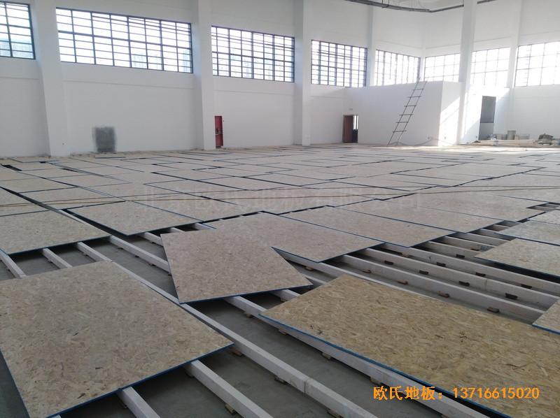 江蘇徐州悅城小學(xué)籃球館運(yùn)動(dòng)木地板施工案例2