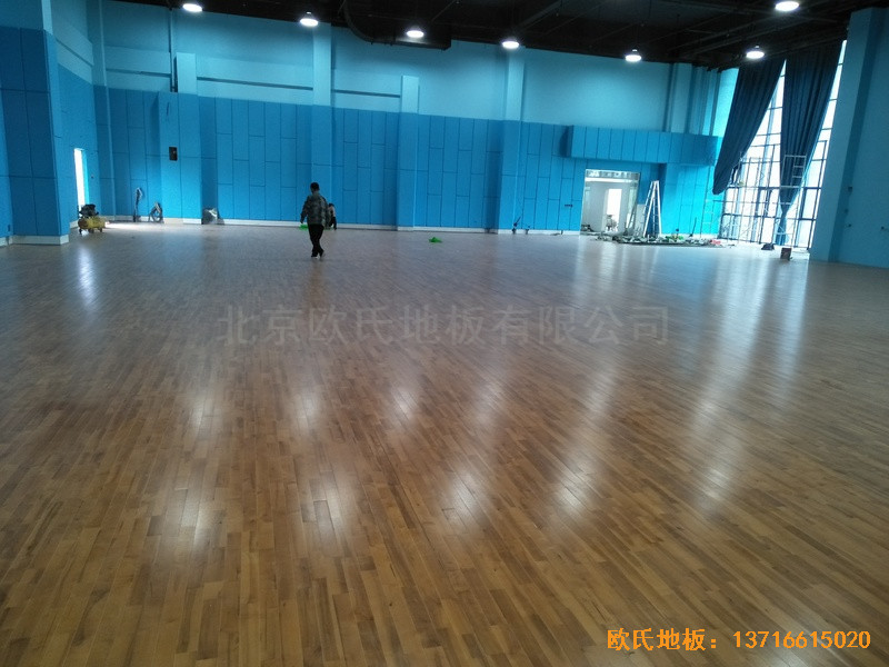 江蘇柘汪鎮(zhèn)港口大廈運(yùn)動(dòng)館運(yùn)動(dòng)地板施工案例0