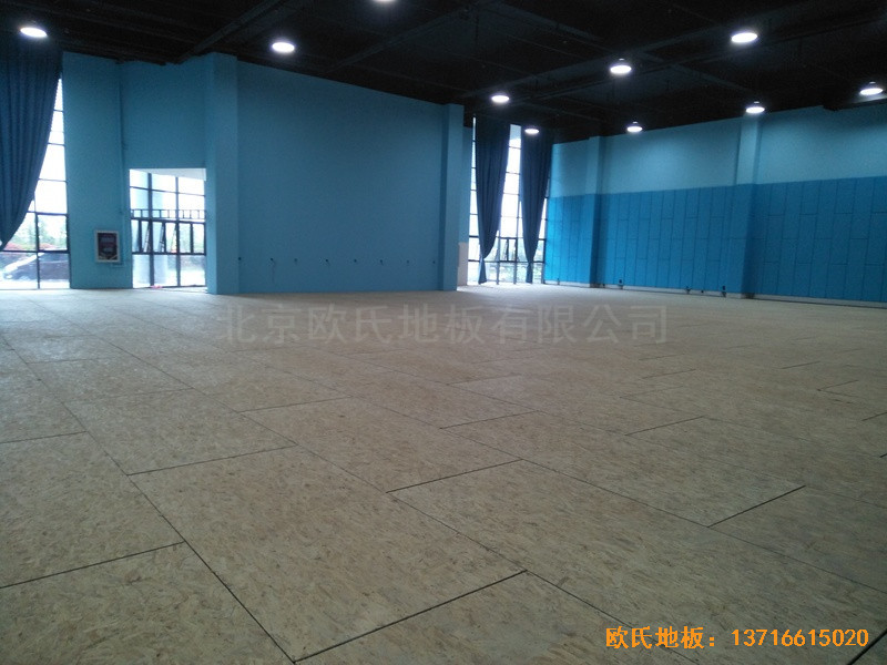 江蘇柘汪鎮(zhèn)港口大廈運(yùn)動(dòng)館運(yùn)動(dòng)地板施工案例3