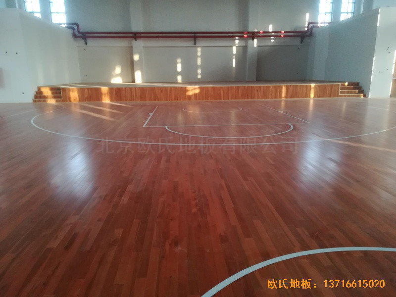 江蘇連云港徐圩小學籃球館體育木地板鋪設案例0