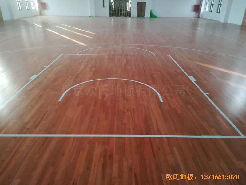 江蘇連云港徐圩小學籃球館體育木地板鋪設案例6