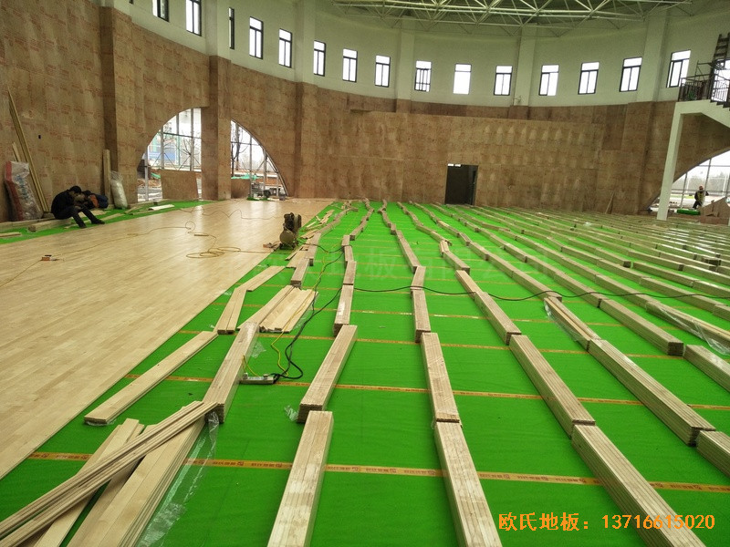 江西榮江金色春城小學(xué)運(yùn)動館運(yùn)動木地板安裝案例3