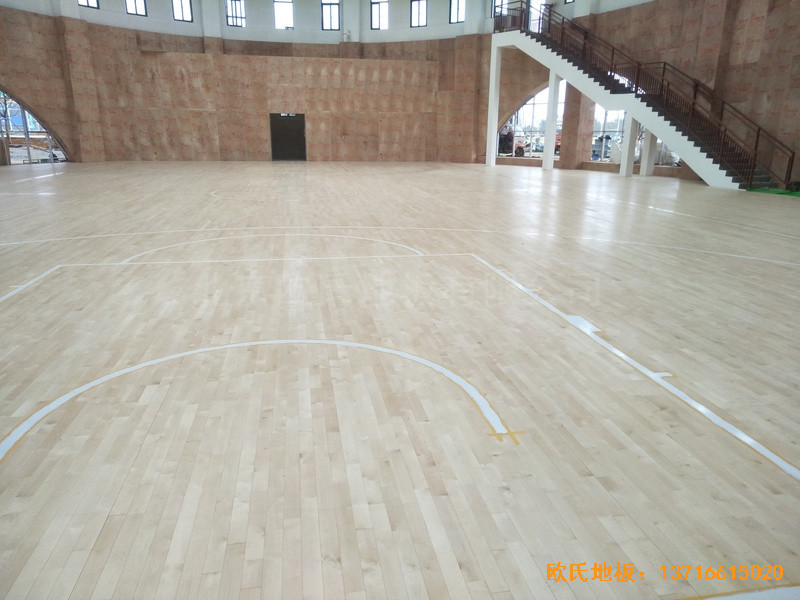 江西榮江金色春城小學(xué)運(yùn)動館運(yùn)動木地板安裝案例5