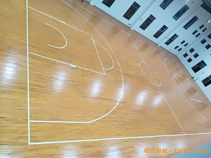 江西鷹潭余江縣工業(yè)園區(qū)籃球館體育木地板安裝案例3