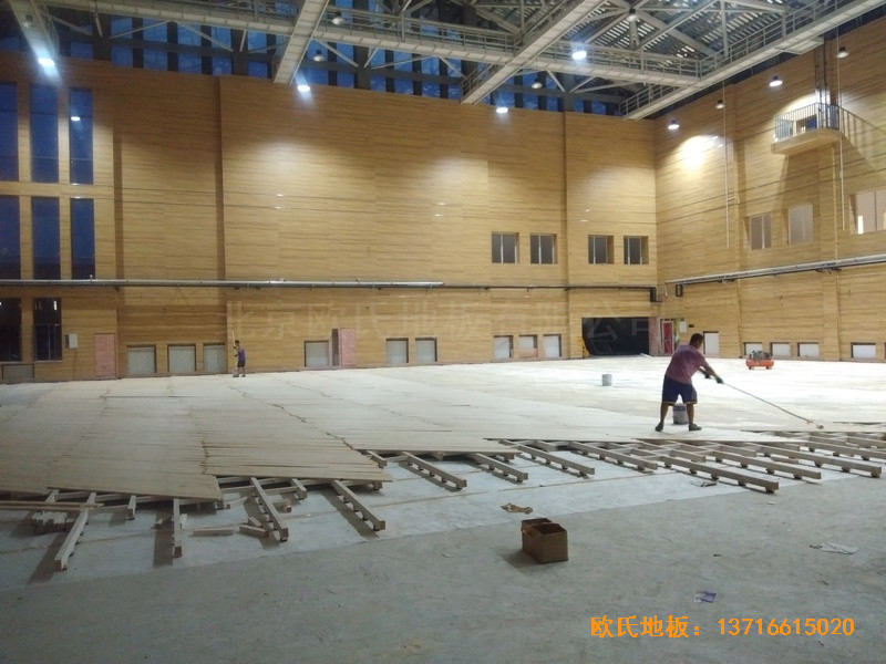 河北雄縣第三高中籃球館運(yùn)動(dòng)木地板安裝案例2