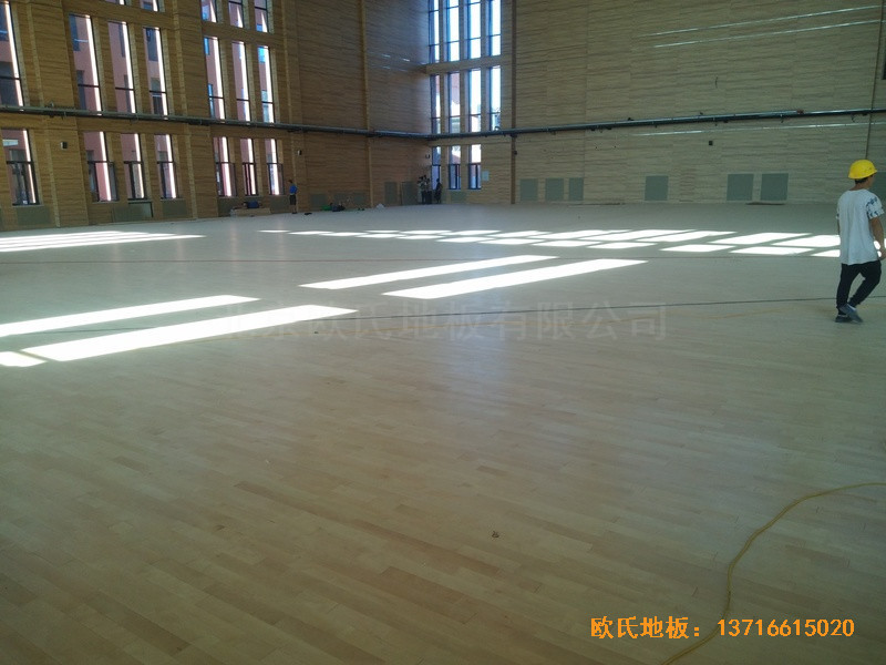 河北雄縣第三高中籃球館運(yùn)動(dòng)木地板安裝案例4