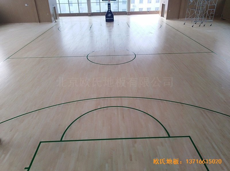 河南南陽十三中籃球館體育木地板鋪裝案例5