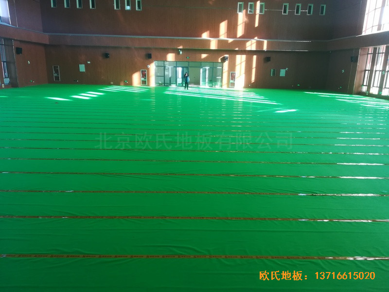 河南較好的中學(xué)籃球館運(yùn)動(dòng)地板安裝案例2