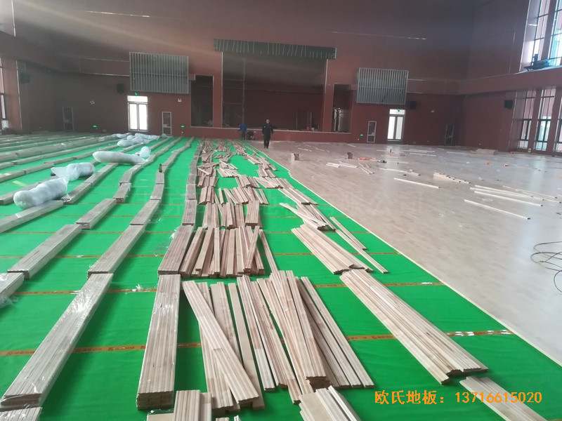 河南較好的中學(xué)籃球館運(yùn)動(dòng)地板安裝案例3