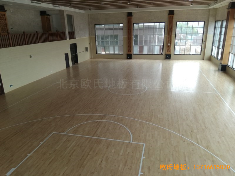 洛陽吉利三中籃球館運(yùn)動木地板鋪設(shè)案例4