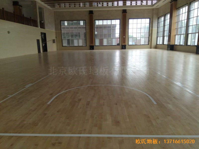 洛陽吉利三中籃球館運(yùn)動木地板鋪設(shè)案例5