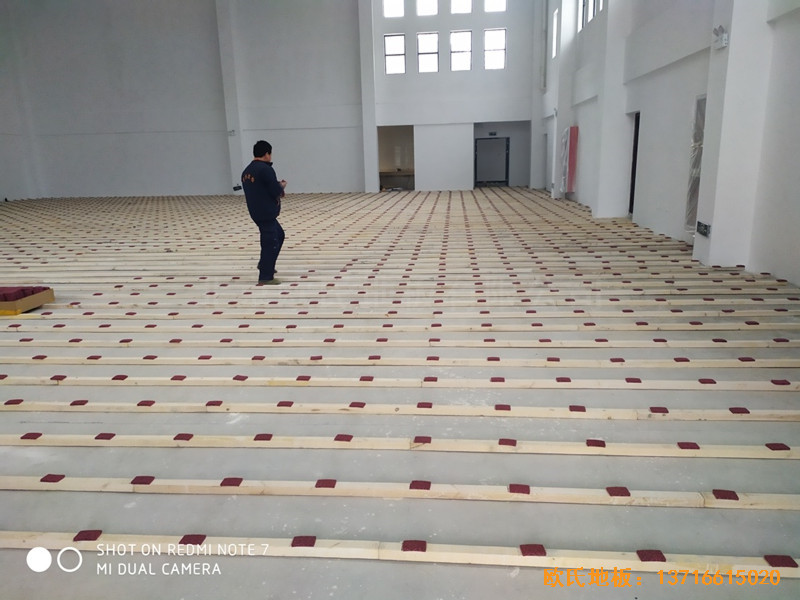 浙江寧波熱電公司籃球館運動木地板鋪設(shè)案例1