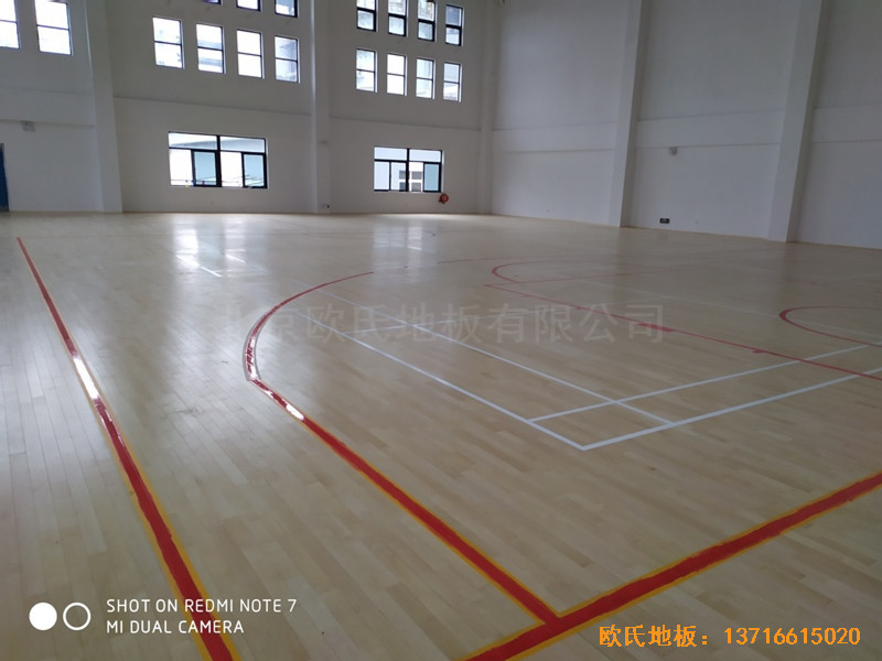浙江寧波熱電公司籃球館運動木地板鋪設(shè)案例5