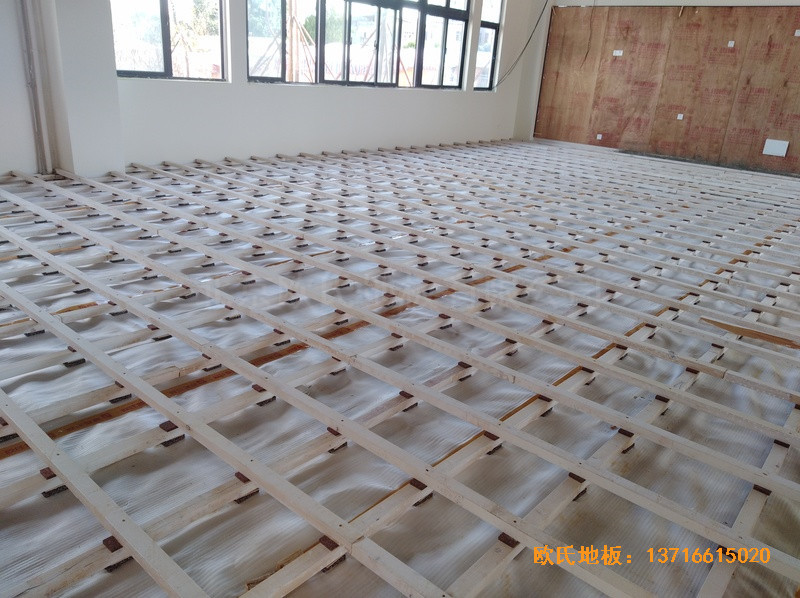 云南倪家營第三小學(xué)籃球館運(yùn)動木地板安裝案例1