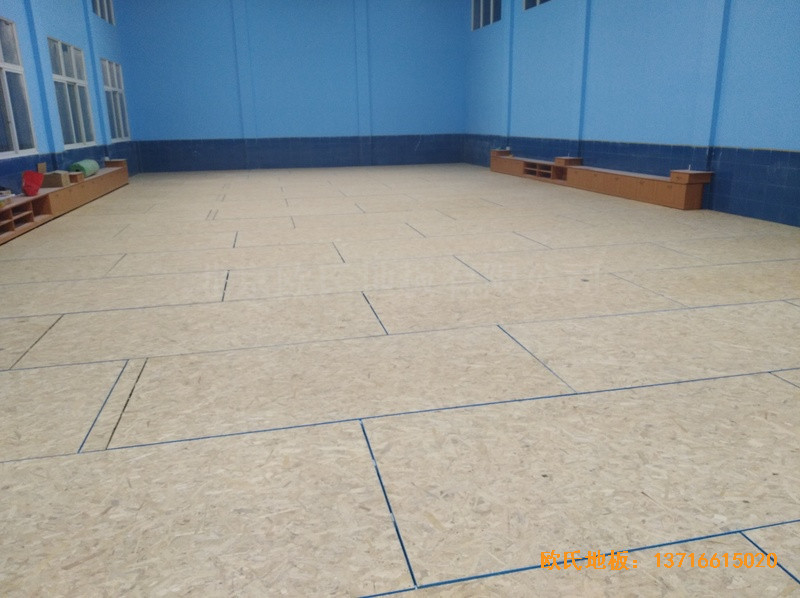 湖南婁底市建設(shè)銀行羽毛球館體育地板鋪裝案例2