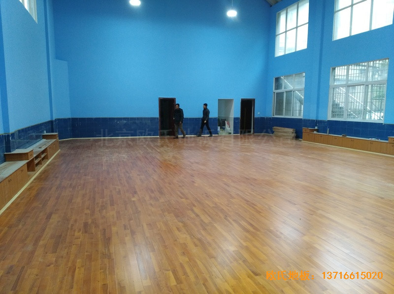 湖南婁底市建設(shè)銀行羽毛球館體育地板鋪裝案例5