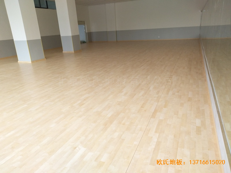 云南怒江職教中心運動館體育地板施工案例4