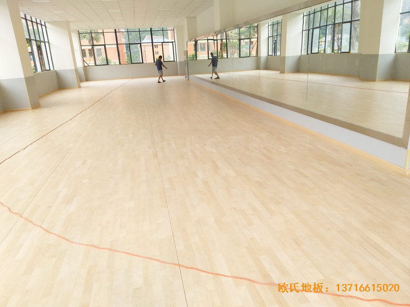 云南怒江職教中心運動館體育地板施工案例5