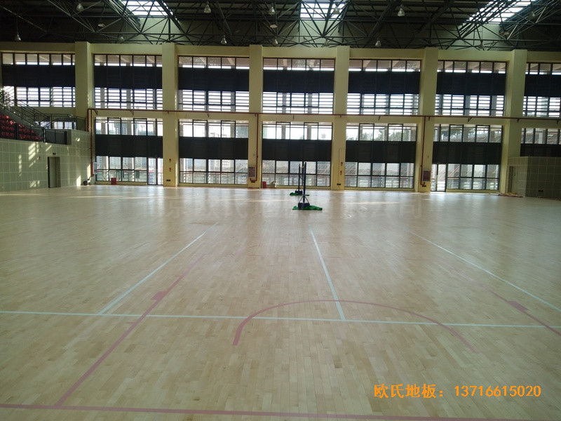 云南滇西技術(shù)大學(xué)總部籃球館體育地板鋪設(shè)案例0