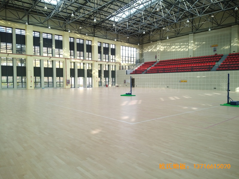云南滇西技術(shù)大學(xué)總部籃球館體育地板鋪設(shè)案例3