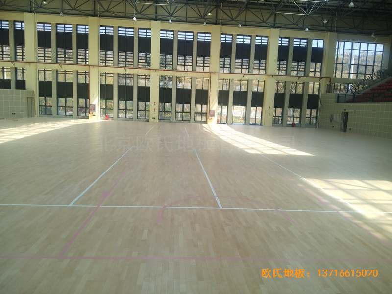 云南滇西技術(shù)大學(xué)總部籃球館體育地板鋪設(shè)案例4