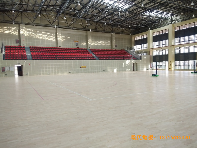 云南滇西技術(shù)大學(xué)總部籃球館體育地板鋪設(shè)案例5