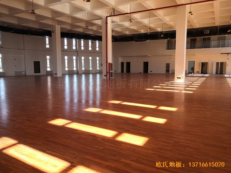 北京房山長陽小學(xué)訓(xùn)練館運(yùn)動(dòng)木地板鋪設(shè)案例2