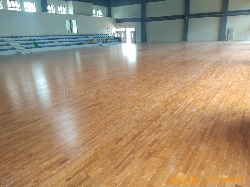 四川成都怡馨家園中學(xué)運(yùn)動(dòng)館運(yùn)動(dòng)木地板鋪設(shè)案例5