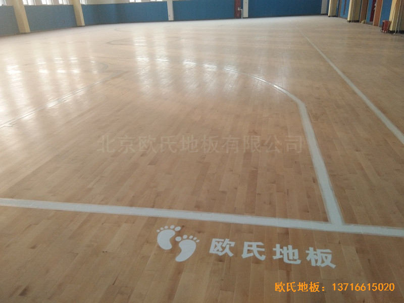 山東李滄徐水路小學(xué)籃球館體育木地板安裝案例4