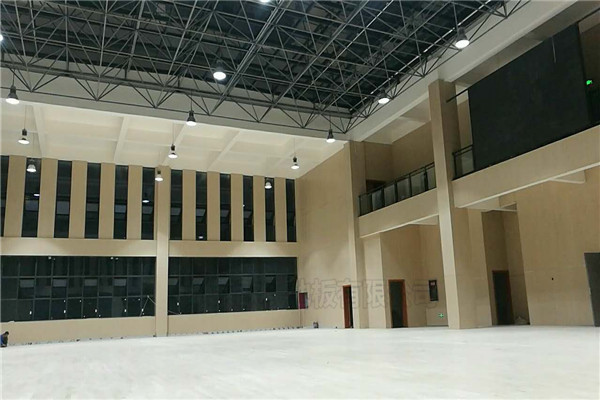 四川瀘州市敘永縣城西實(shí)驗(yàn)學(xué)校運(yùn)動木地板鋪設(shè)工程案例-3 四川瀘州市敘永縣城西實(shí)驗(yàn)學(xué)校運(yùn)動木地板鋪設(shè)工程案例-3